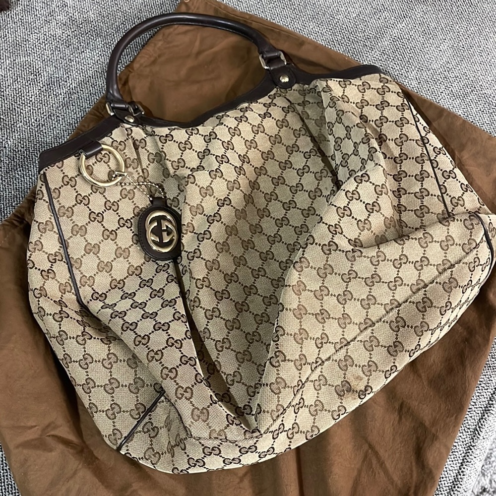 Used good condition Gucci hobo bag comes with dust bag